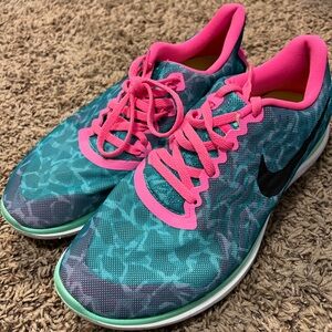 Women’s Nike Free Run Barefoot Ride 4.0. Size 9.5. Gently used.